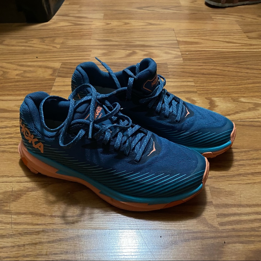 Hokas blue shoes